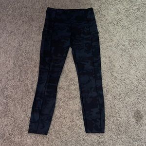 Lululemon size 6 black camo fast and free leggings size 6